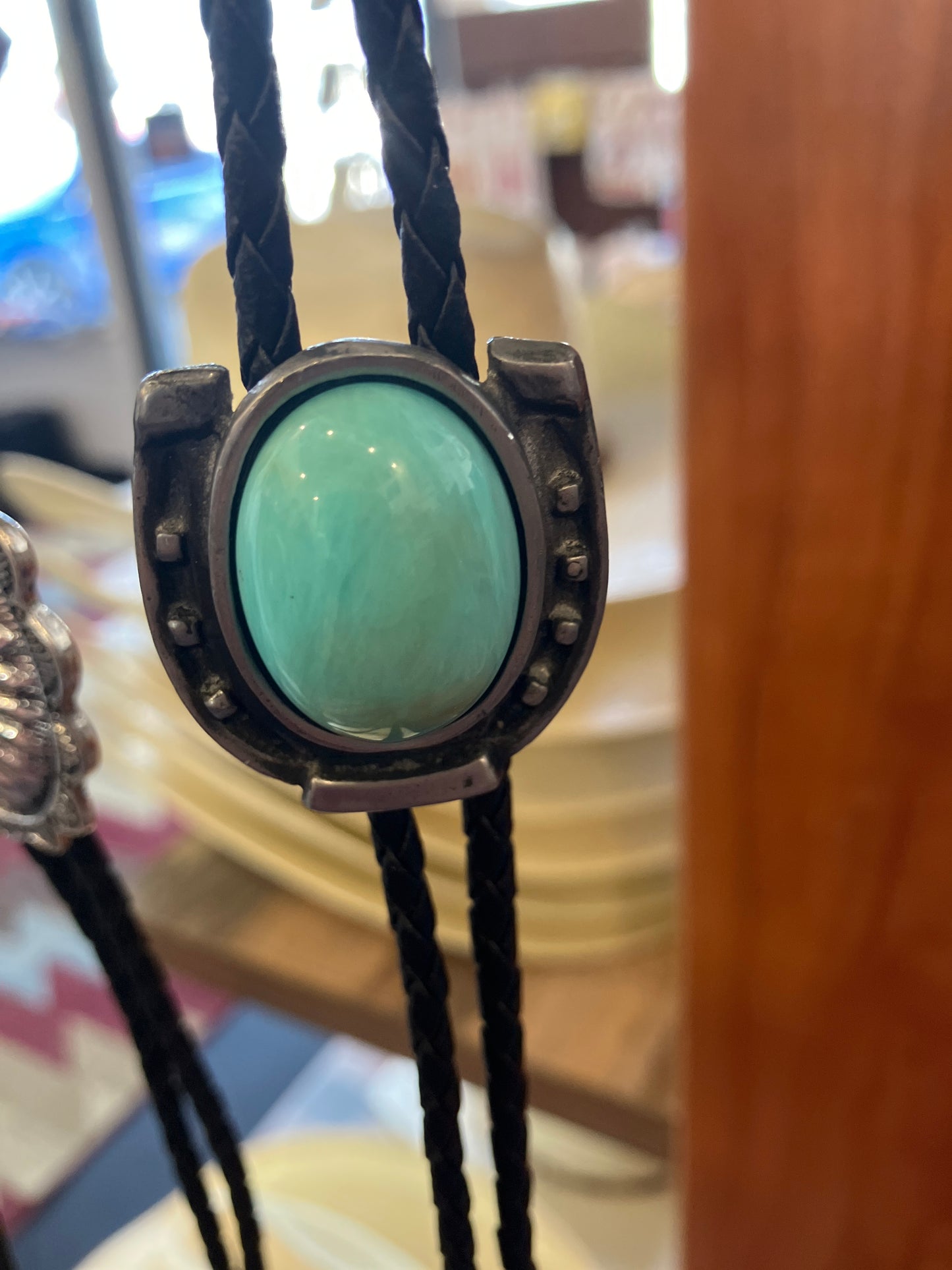 Horseshoe w/stone Bolo Tie