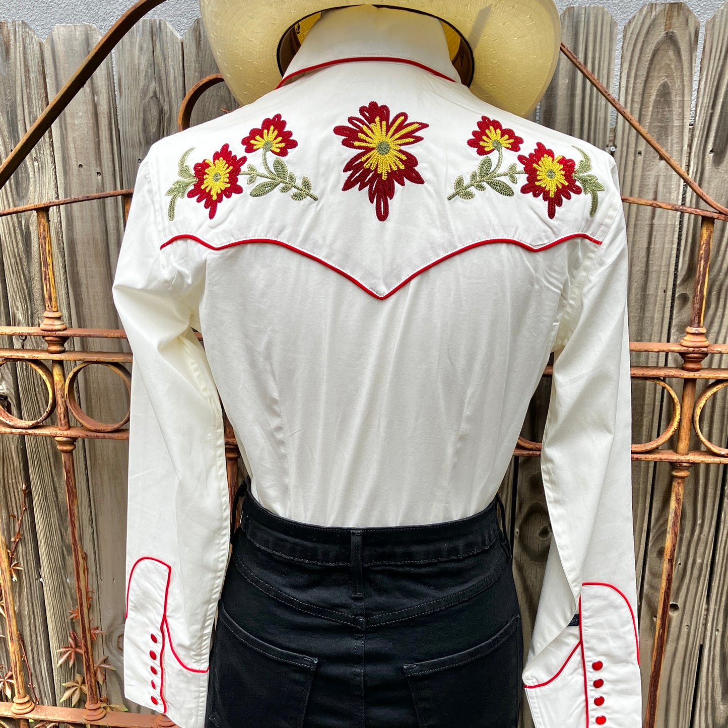7811 Women's Vintage Floral Embroidered Western Shirt
