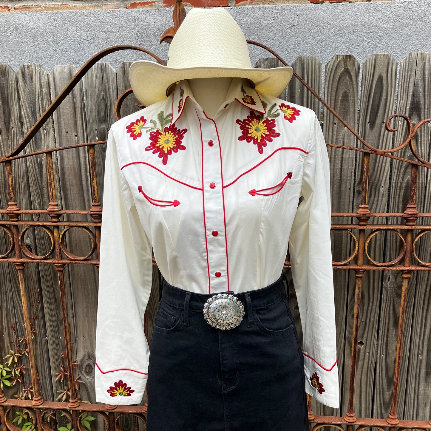 7811 Women's Vintage Floral Embroidered Western Shirt