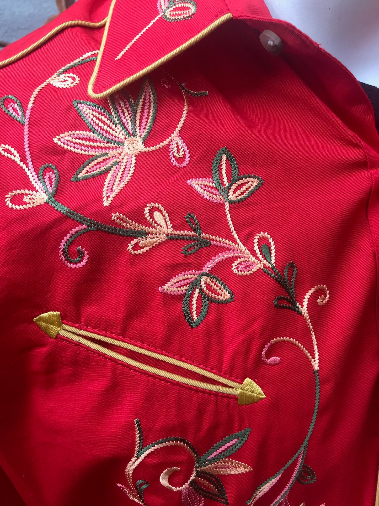 6762 Men's Red Variegated Floral Embroidery